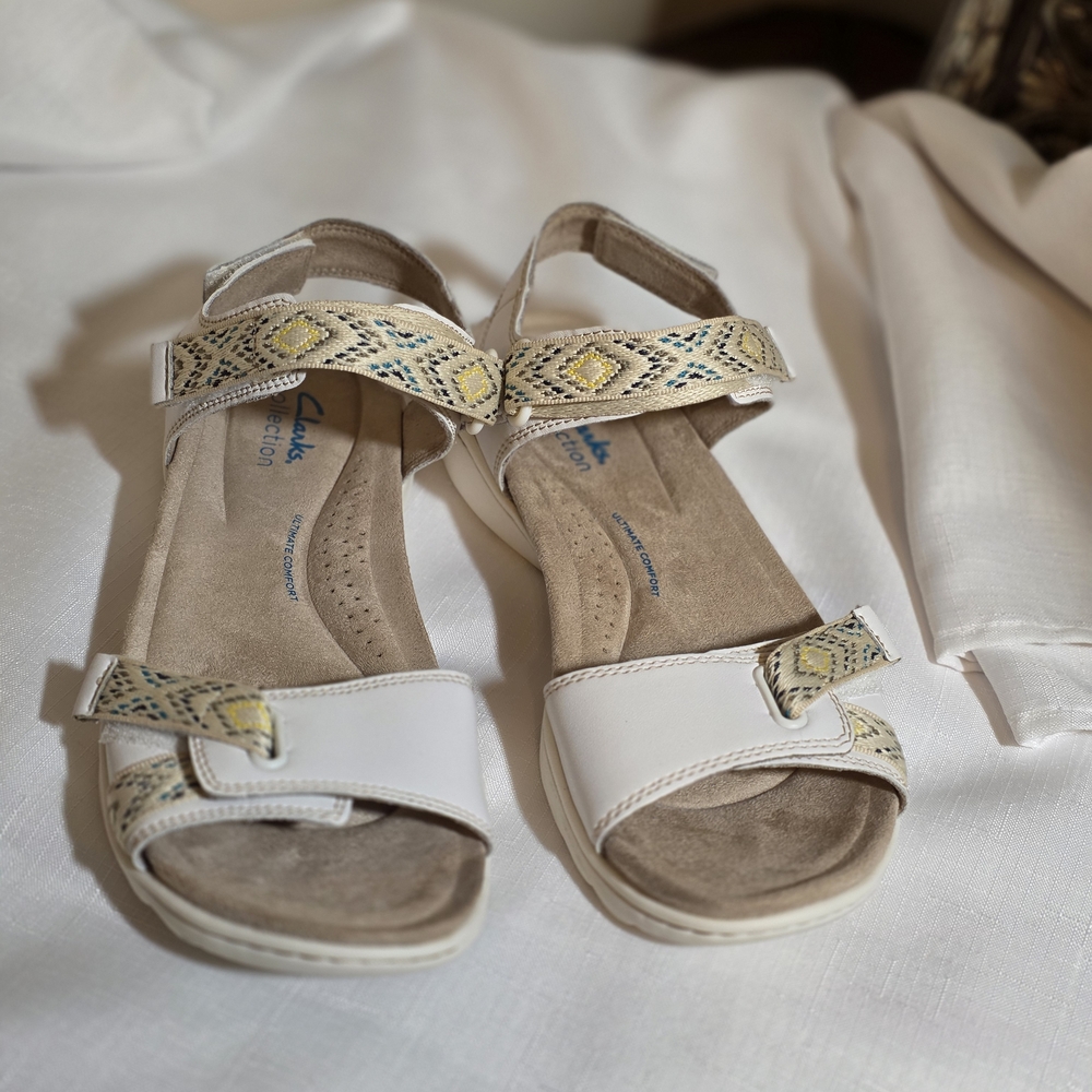 Clarks Collection Amanda Sprint Step Sandals In White. Sz 7M. EUC!